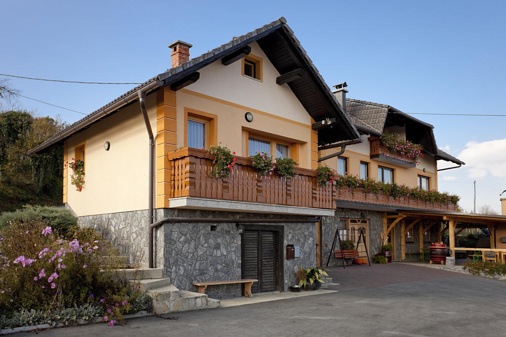 Ferienwohnung Tourist Farm Škrbina Otočec Exterior foto