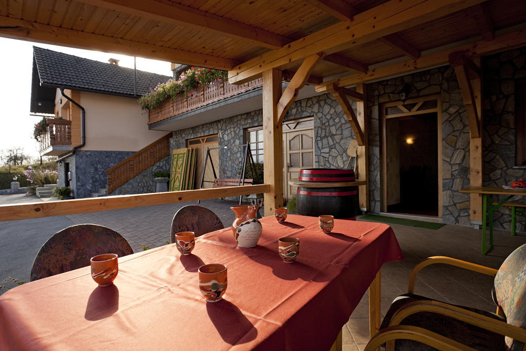 Ferienwohnung Tourist Farm Škrbina Otočec Exterior foto