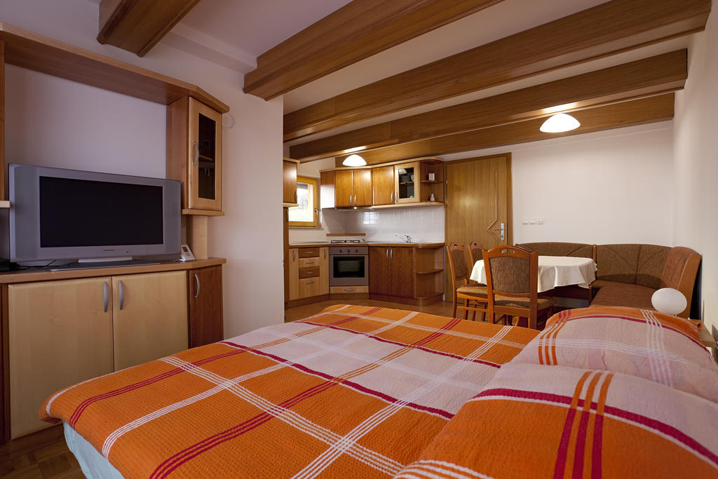 Ferienwohnung Tourist Farm Škrbina Otočec Zimmer foto